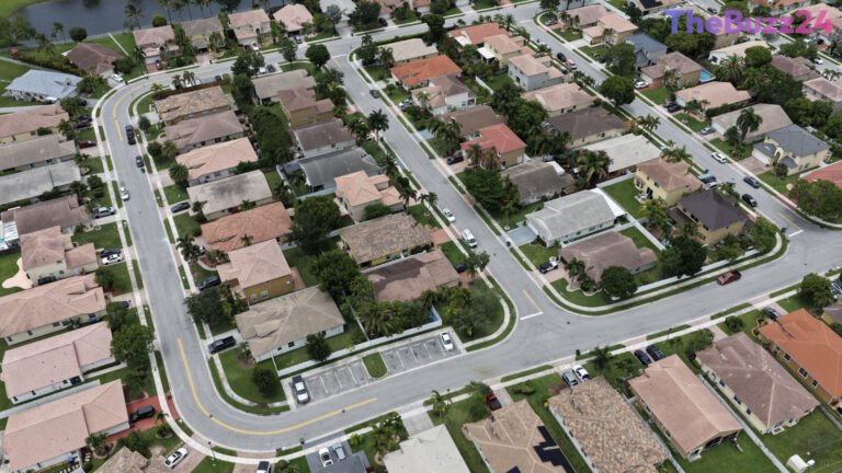 Homebuyers Pivot to Riskier Adjustable-Rate Mortgages as Borrowing Costs Climb
