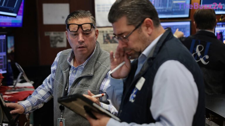 Market Sell-Off Intensifies as Robust Jobs Data Fuels Rate Hike Anxiety