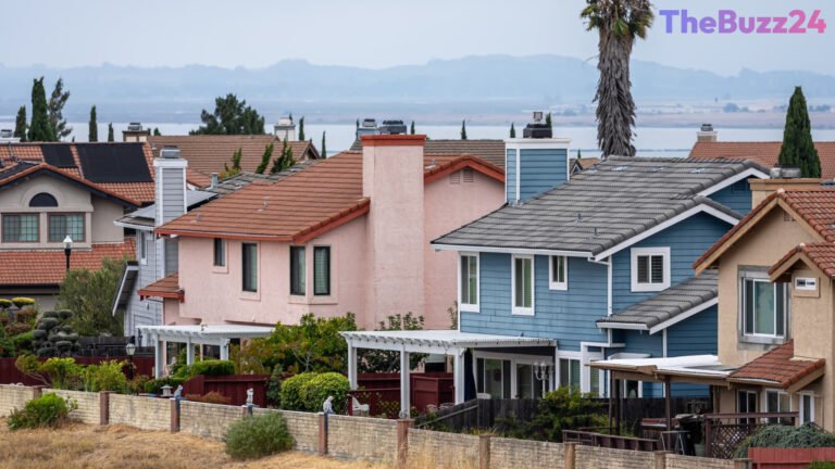 30-Year Mortgage Rates Breach 7% Threshold Amid Market Volatility