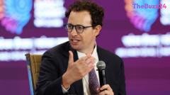 AI Development Faces Crossroads: Safety Concerns Clash with Global Race and Economic Ambitions