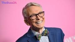Bob Mackie, Master of Glamour and Sequins, Dies at 87