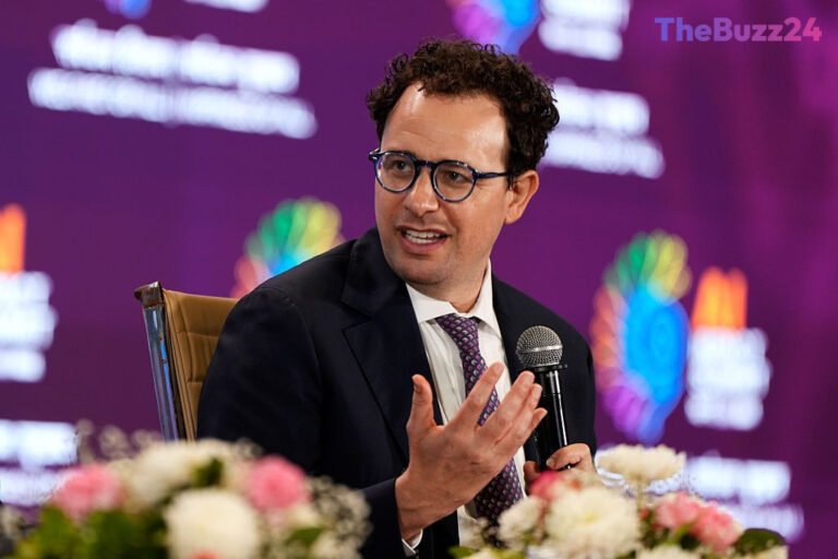 Anthropic Chief Lays Out Blueprint to Slow Artificial Intelligence Expansion