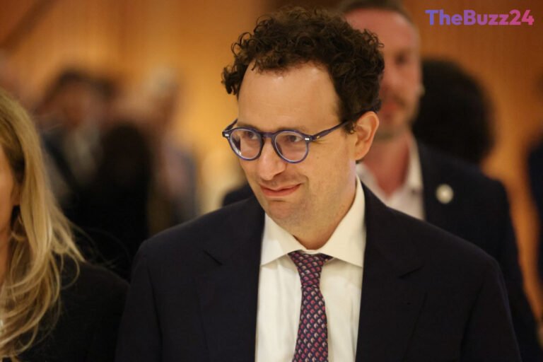 Anthropic CEO Dario Amodei Set for High-Stakes White House Dinner with President Trump