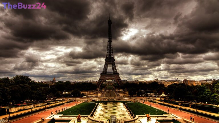 UBS Chief Urges ‘Hard Measures’ as French Debt Crisis Intensifies
