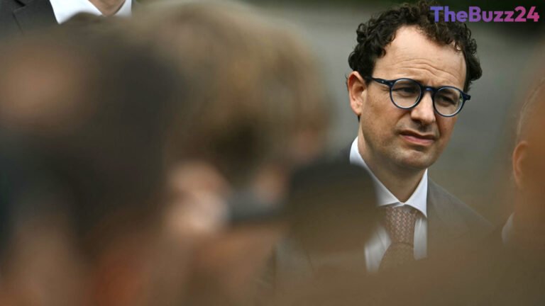 Market Volatility Clouds Anthropic’s Path to Public Offering