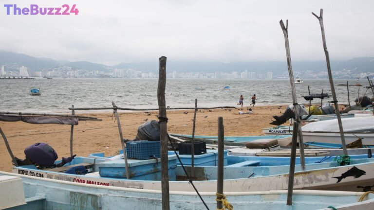 Hurricane Trudy Intensifies to Category 3, Threatens Mexican Coastline