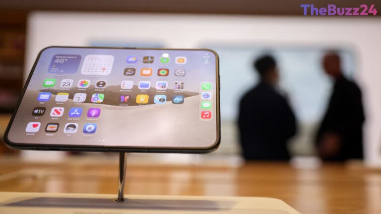 Apple Addresses Display Failure Reports Following High-Profile iPhone Duo Launch