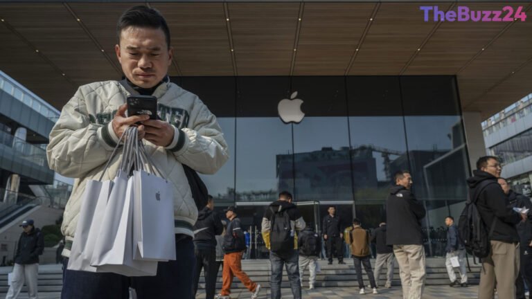High Demand for Apple’s iPhone Duo Sparks Resale Frenzy in Beijing