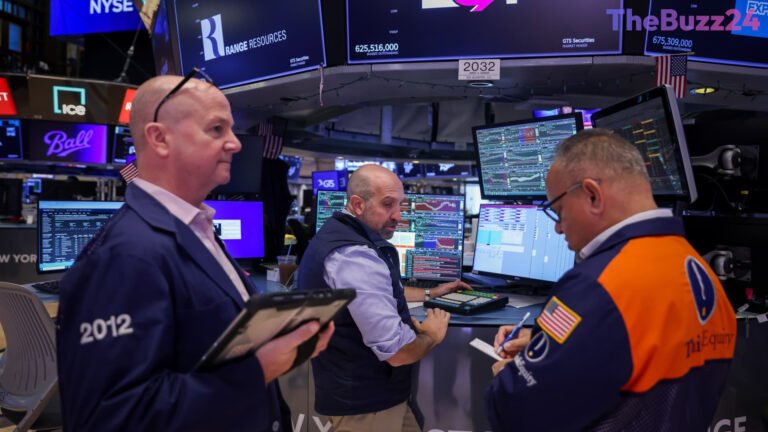 AI Trade at a Critical Juncture: Volatility, Shifting Sentiment Define Market Outlook