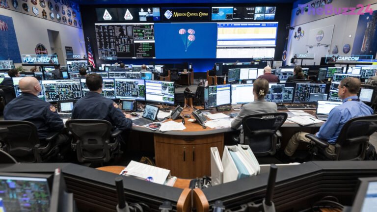 Leading the Charge to the Moon and Mars: NASA Opens Applications for New Flight Directors