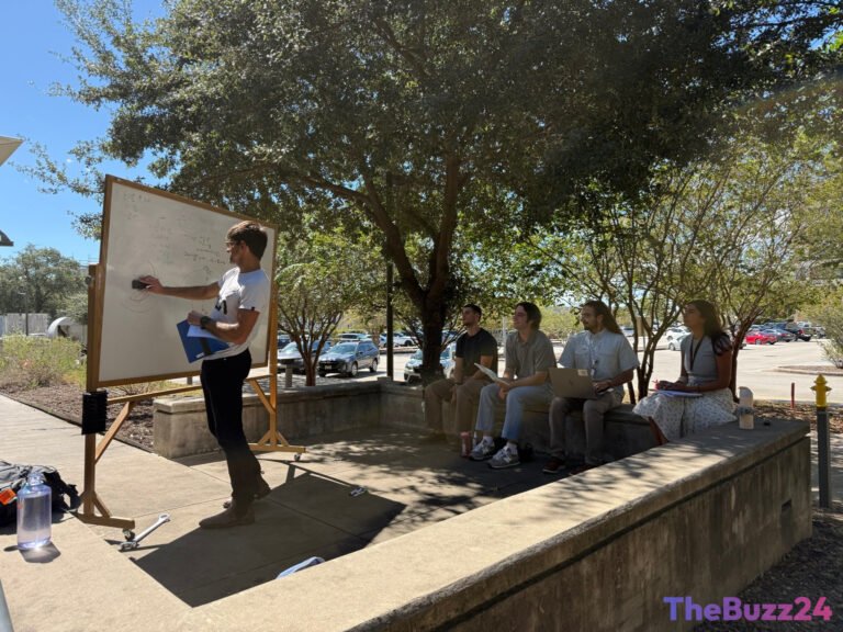 NASA Mentor Cultivates Next Generation of Space Engineers at Johnson